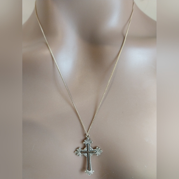 Gold 20/14kgf Cross Pendant Necklace - Picture 8 of 11
